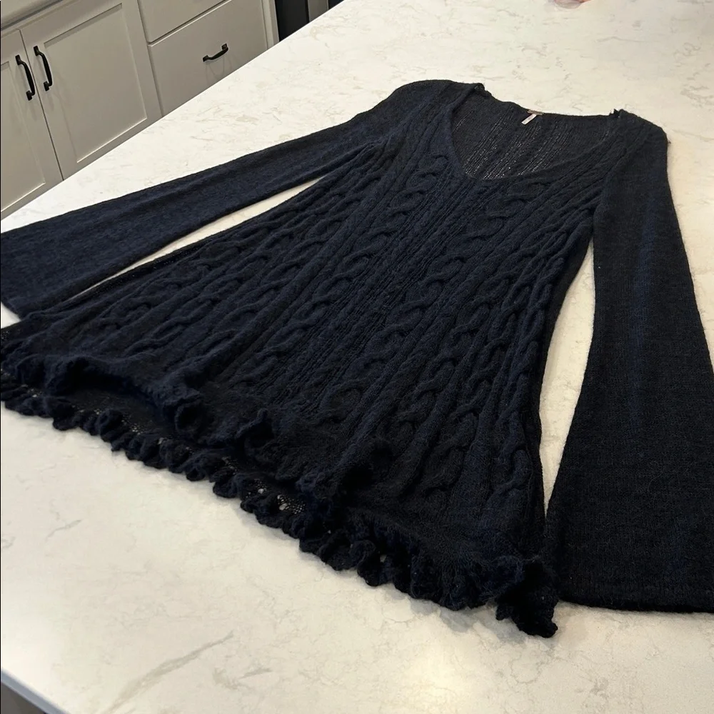 Free People Sweater Alpaca Blend Cable Knit Bell Sleeve Tunic Style Black Medium